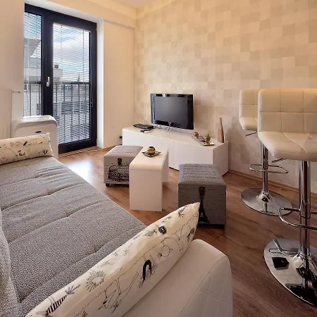 מלון Top Location By Ambiente 3*